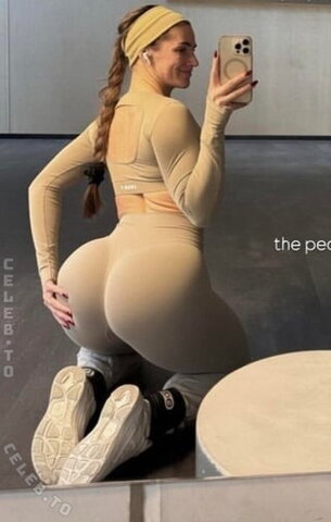 Leonie Kommoss – White leggings look so hot on her