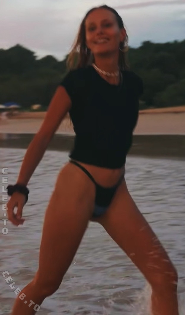 Leonie Maßmann nude photo 3