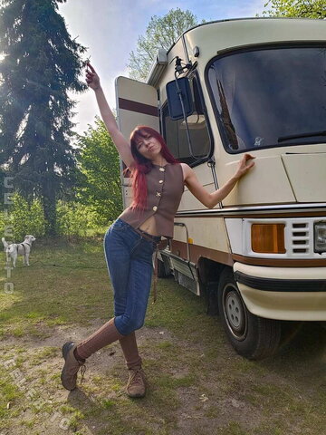 Leonie Schreiber Fresh (1 photo)