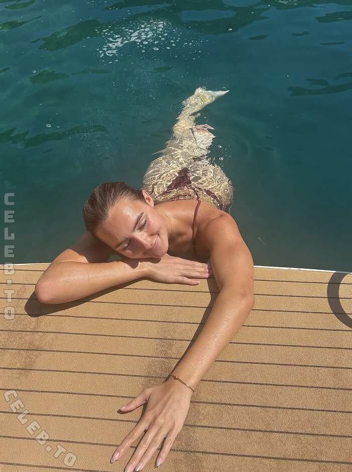 Leonie Treiber nude photo 5