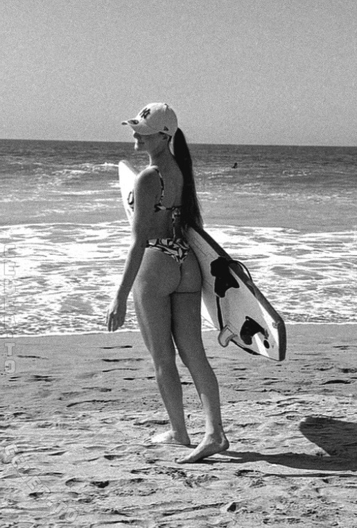 Leonie Treiber nude photo 8