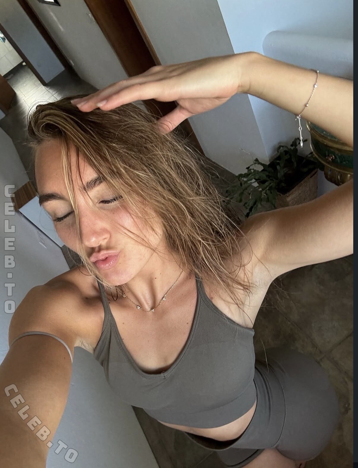 Leonie Treiber nude photo 11