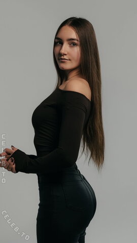 Leonie Treiber nude photo 25