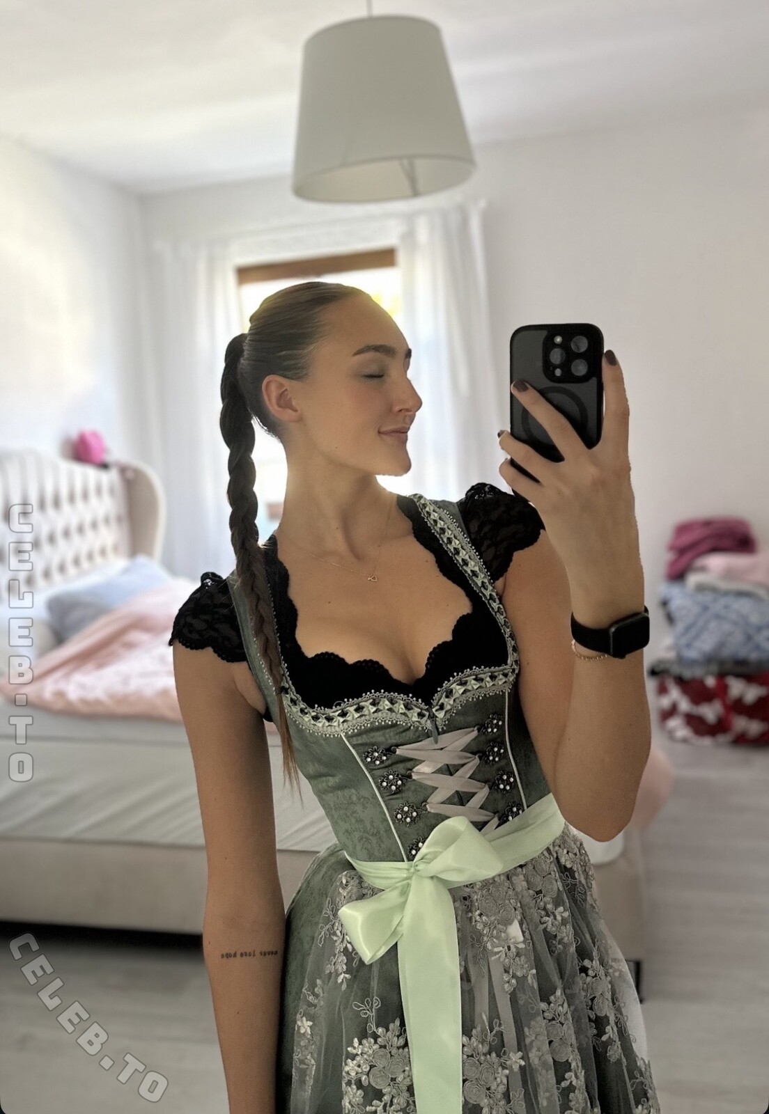 Leonie Treiber nude photo 22