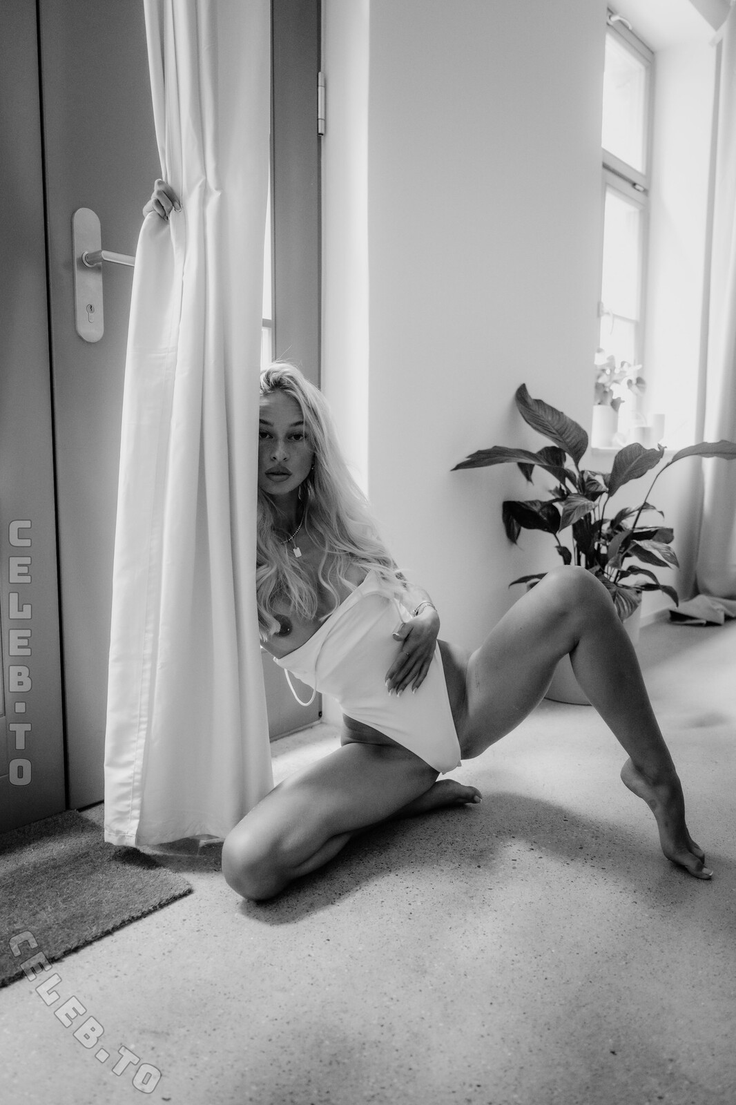 Leonie Weise nude photo 2