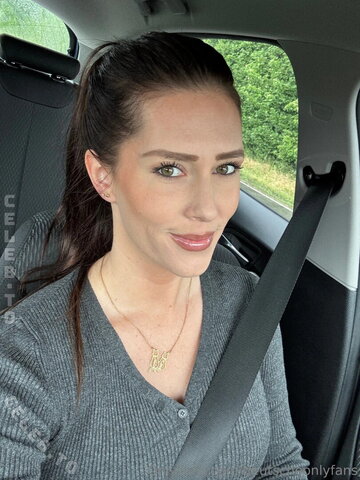 leonieschwarz – In the DMs she sends selfies so that you bite, to buy more