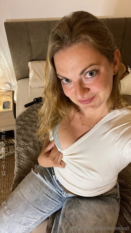 Leonieslust nude photo 4