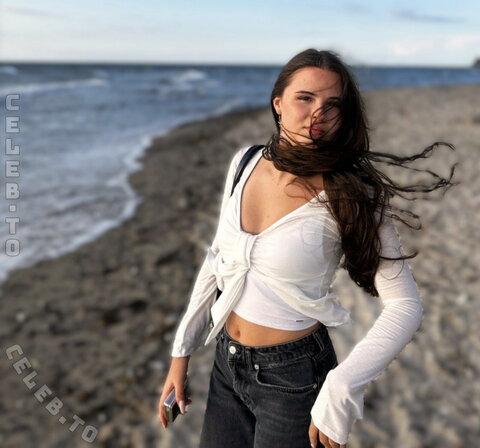 LeoniH nude photo 16