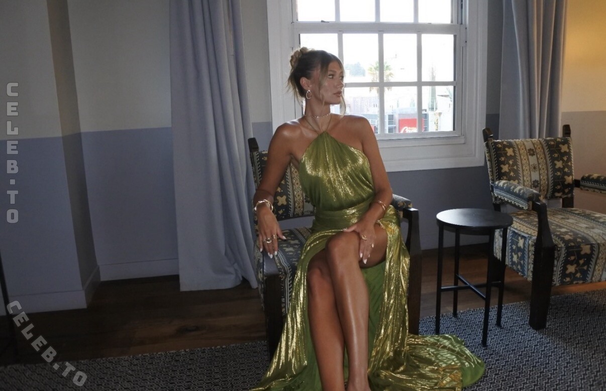 Leony Burger nude photo 2