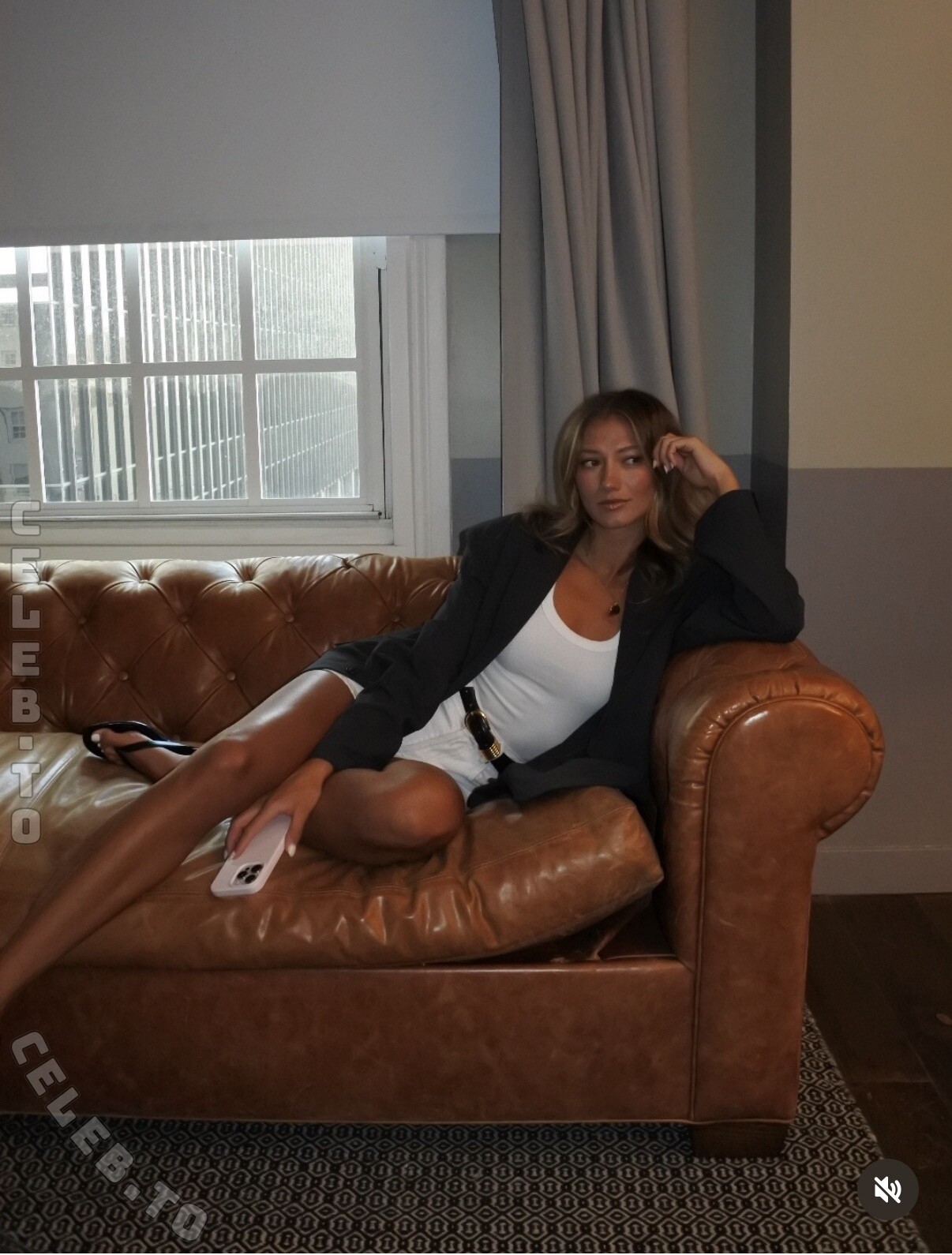 Leony Burger nude photo 3