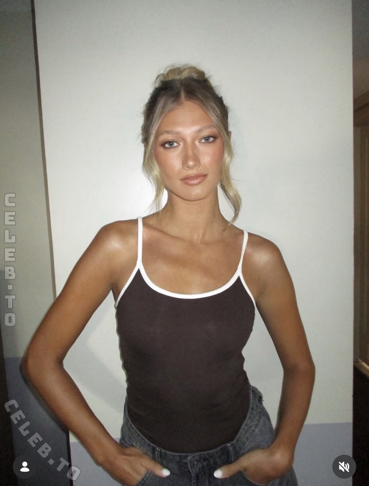 Leony Burger nude photo 4
