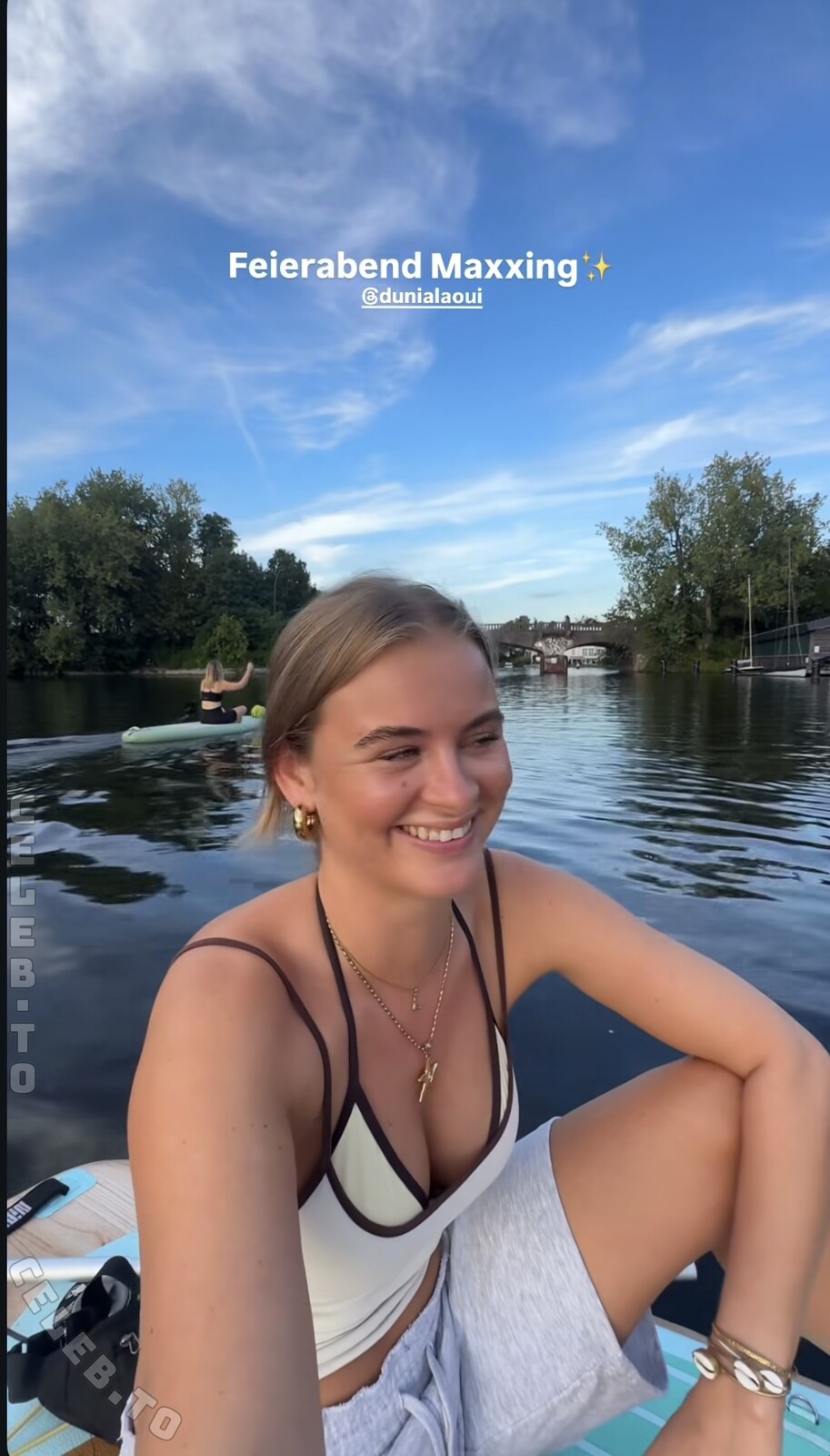 Leonyymartinek nude photo 2