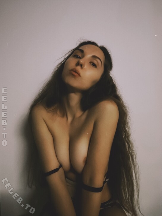 Leratlerat nude photo 10