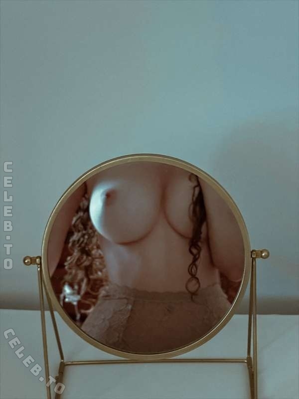 Leratlerat nude photo 2