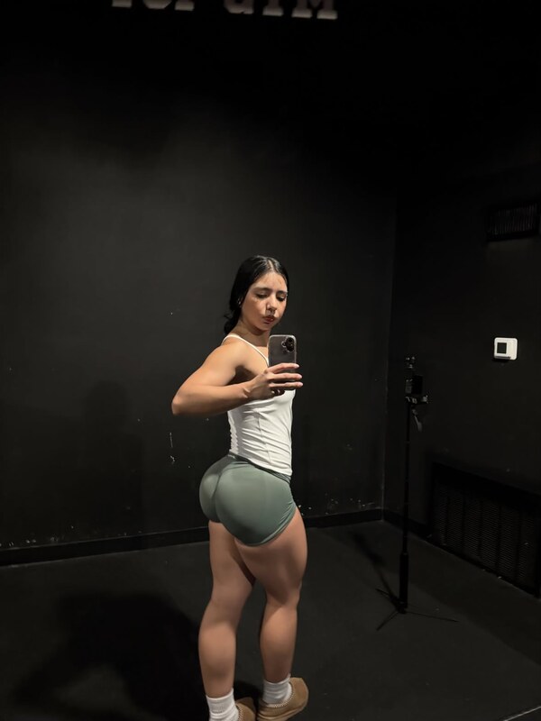 lesliem4rtinez nude photo 3