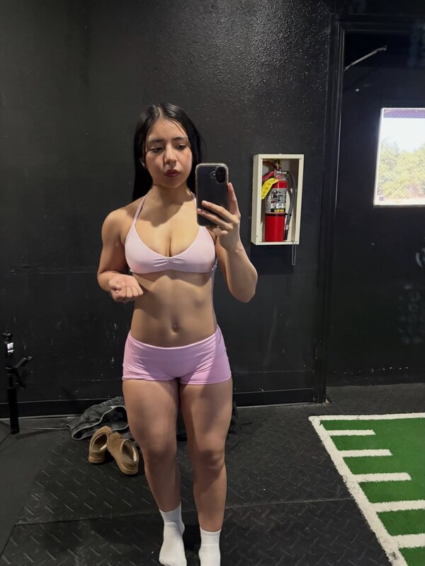 lesliem4rtinez nude photo 9