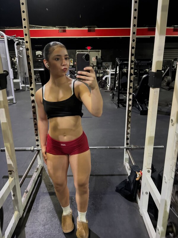 lesliem4rtinez nude photo 2