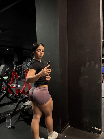 lesliem4rtinez nude photo 5