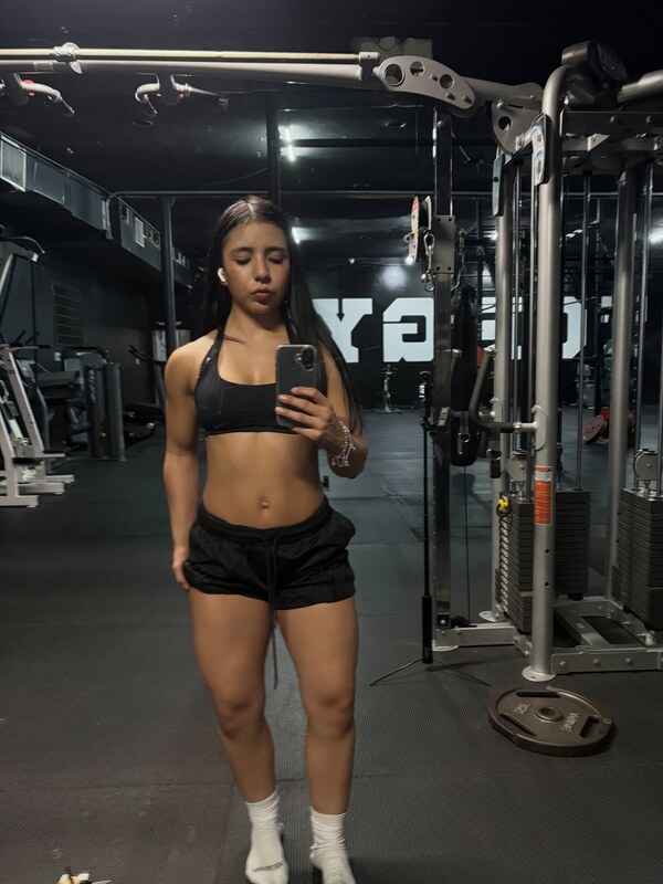 lesliem4rtinez nude photo 8