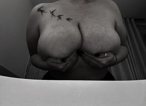 Letizia nude photo 2
