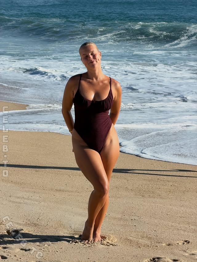 Letty Denha nude photo 5