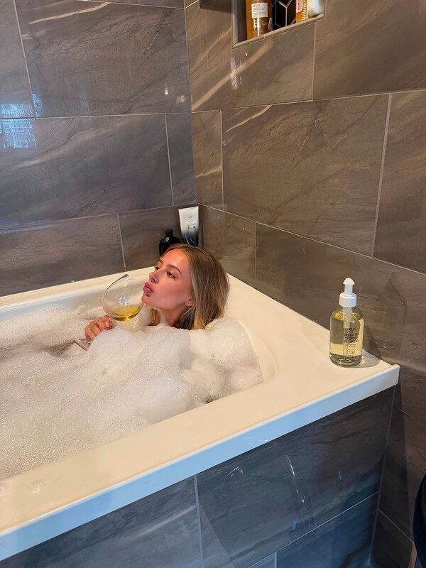 Lexi Drew nude photo 2