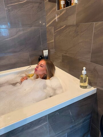 Lexi Drew nude photo 12