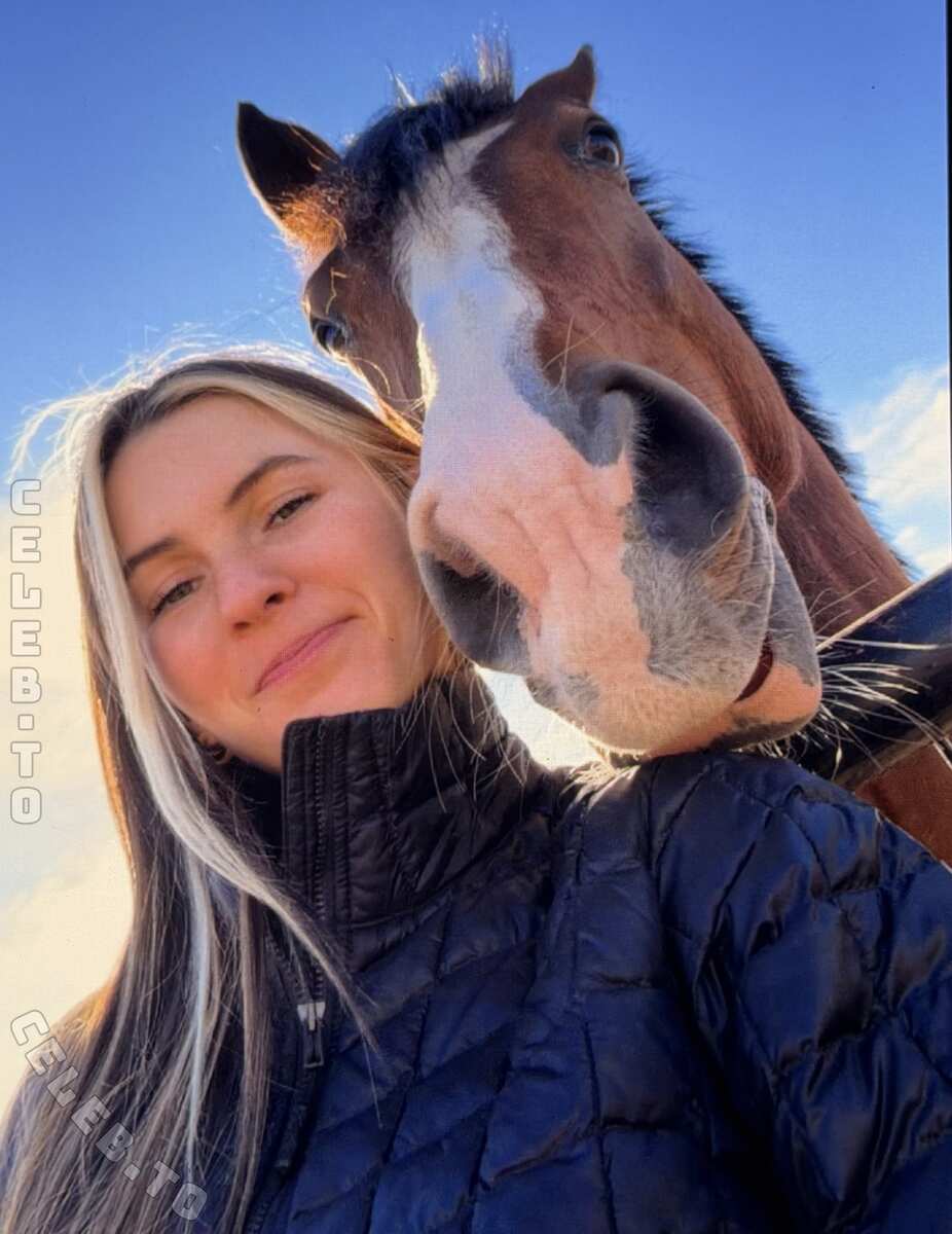 Lexi Smith nude photo 11