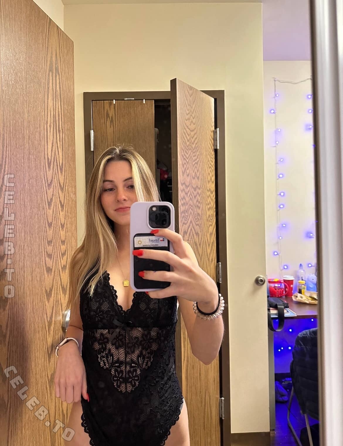 Lexi Smith nude photo 1