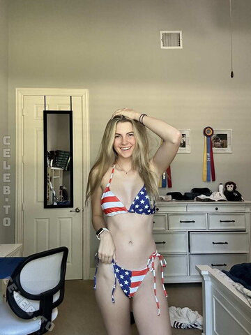 Lexi Smith nude photo 16