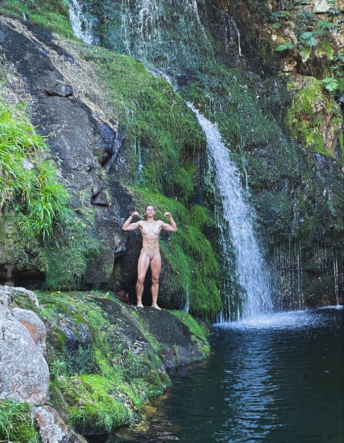 Lexxxii nude photo 4