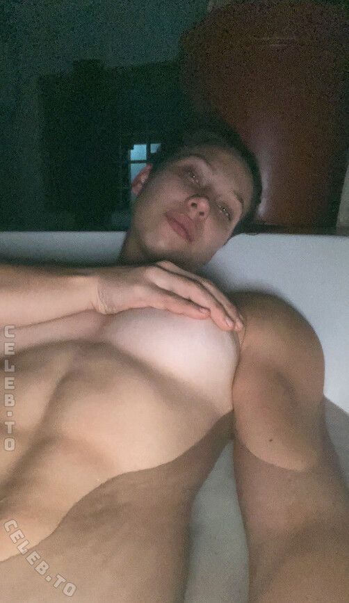 Lexxxii nude photo 11