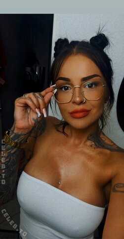 Leyalocaa nude photo 12