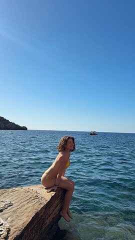 Leyla Afshonkar nude photo 21