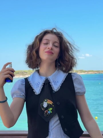 Leyla Afshonkar nude photo 7