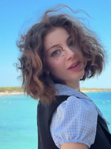 Leyla Afshonkar nude photo 5