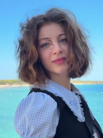 Leyla Afshonkar nude photo 4