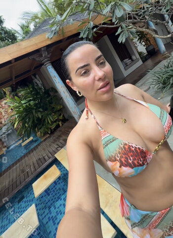Leyla Lahouar nude photo 7