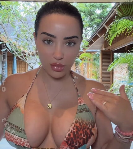 Leyla Lahouar nude photo 4