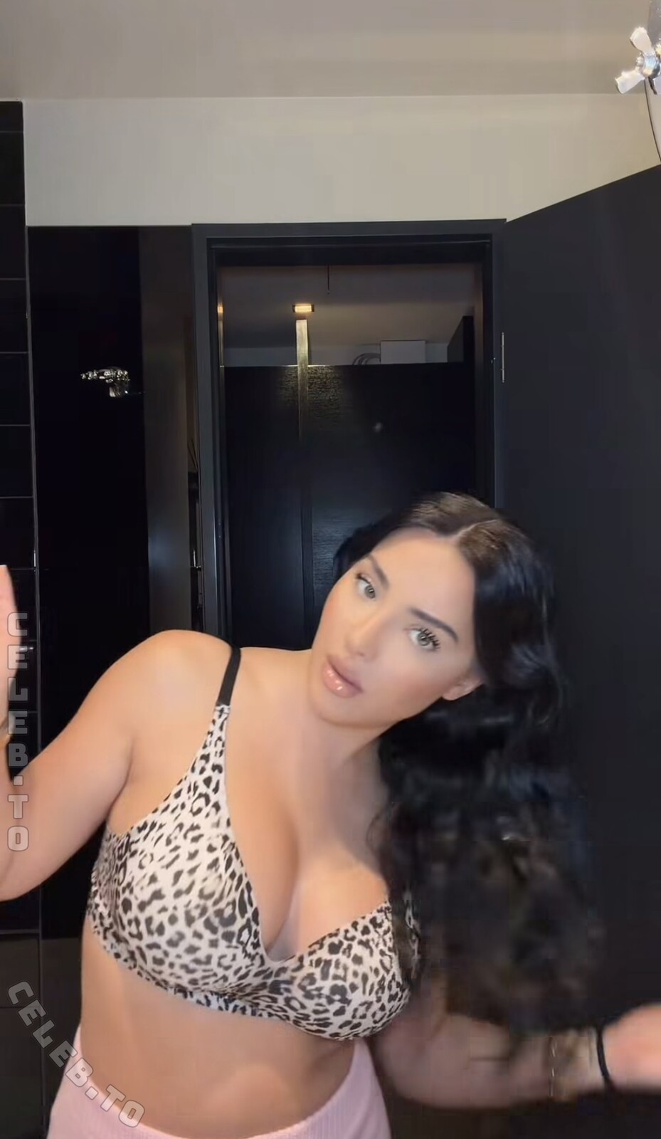 Leyla Lahouar nude photo 3