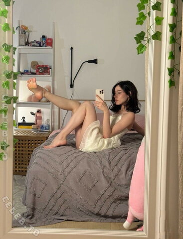 Lia Gaijin nude photo 11