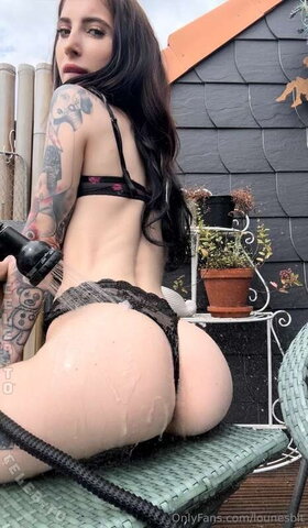 Lia Louise nude photo 2