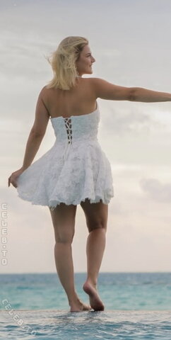Lia Mitrou – Perfect feet and dressed like a princess 👣 👑