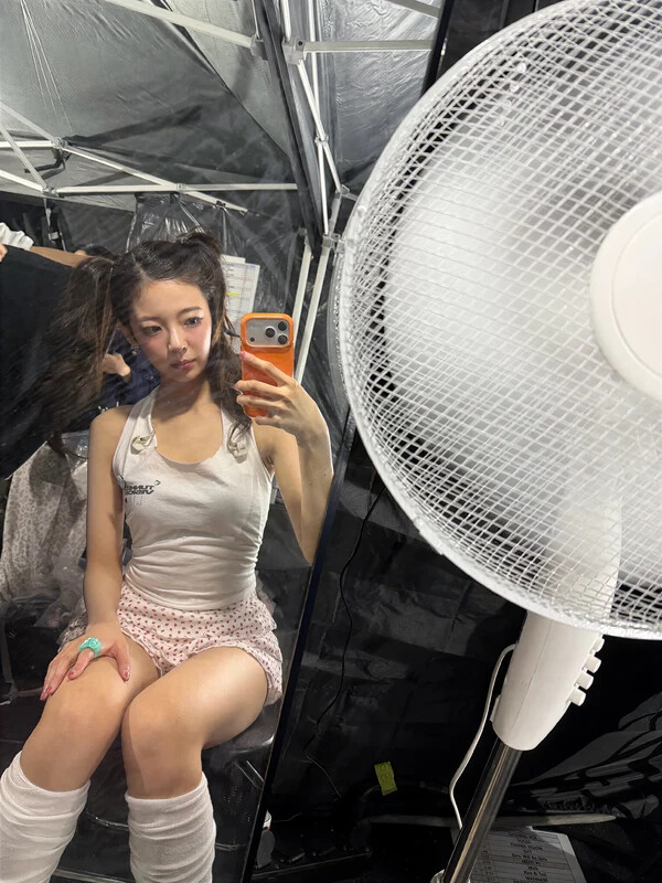 Lia nude photo 6