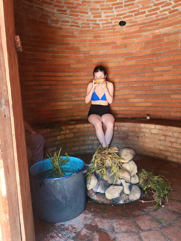 Liana Chau nude photo 3