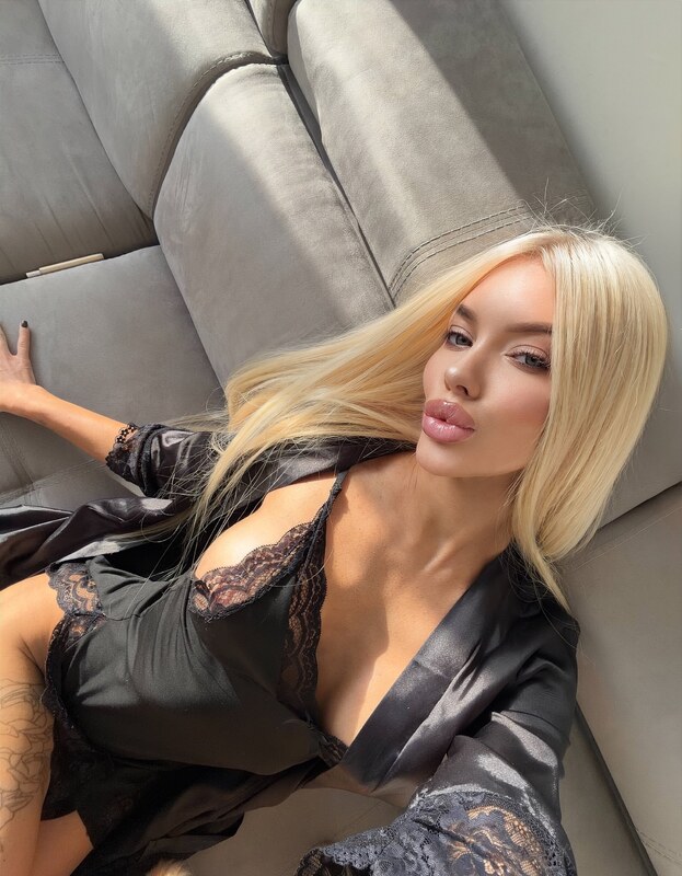 lianablondy nude photo 4