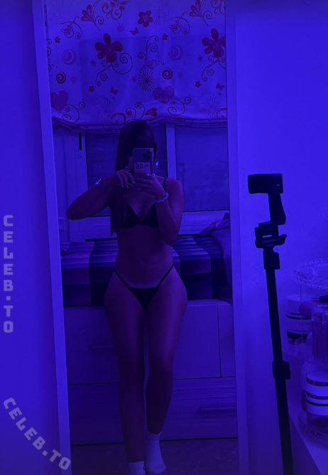 Lidia Izquierdo nude photo 1