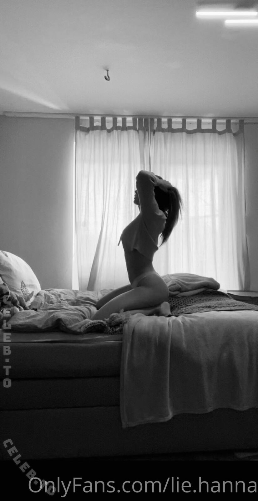 lie.hanna nude photo 1