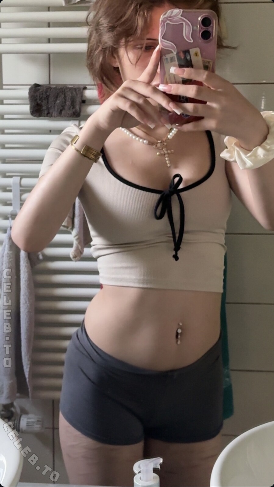 Lienne.aig nude photo 1
