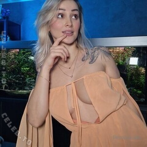 Liensue nude photo 10